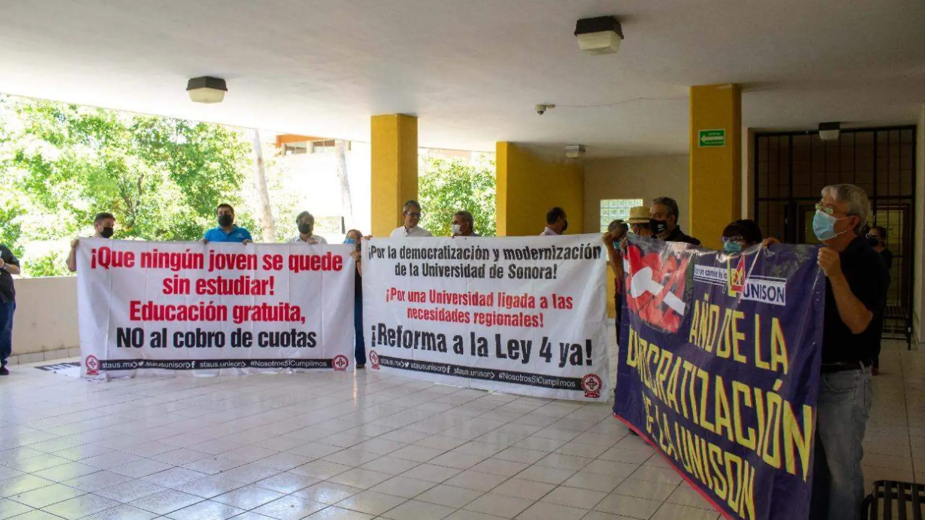 Protesta de sindicalizados por ofrecimientos de la Unison